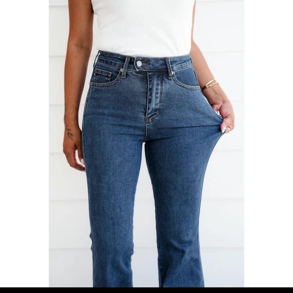 Judy Blue Triple Threat High Rise Medium Wash Cool Denim Tummy Control Jeans - Picture 5 of 9